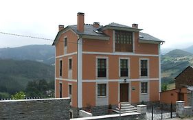 Apartamentos Rurales El Palacio de Doiras